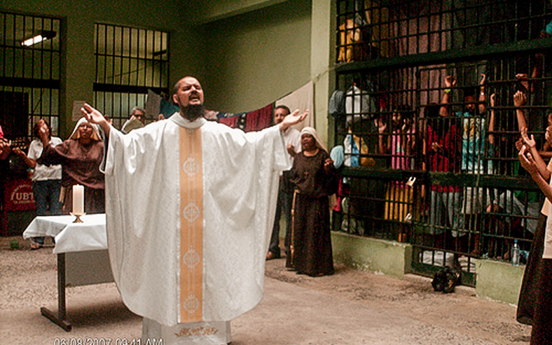 Priest celebrating Mass with incarcerated people